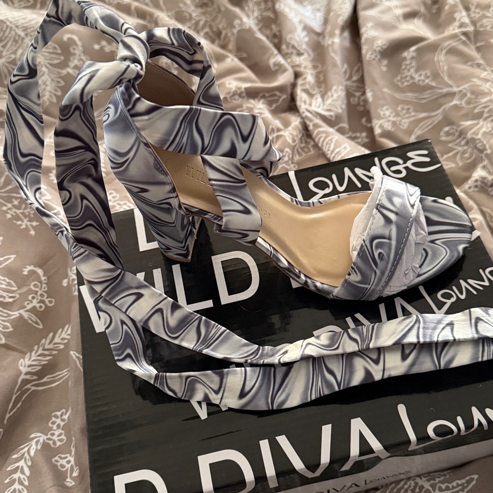Windsor Wild Diva Lounge Black and White Marbled Heels